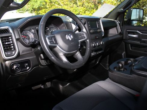Used 2024 RAM 2500 Big Horn AWD/4WD image 37
