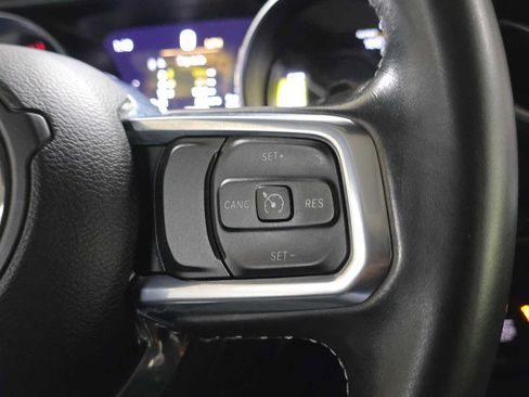 Used 2022 Jeep Wrangler Unlimited Sahara AWD/4WD image 28