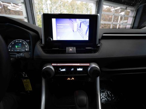 Certified 2025 Toyota RAV4 LE image 18