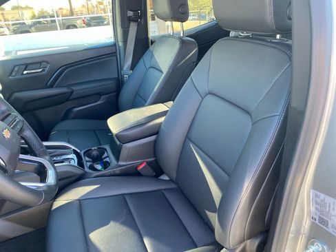 Used 2025 Chevrolet Colorado LT w/ LT Convenience Package AWD/4WD image 11