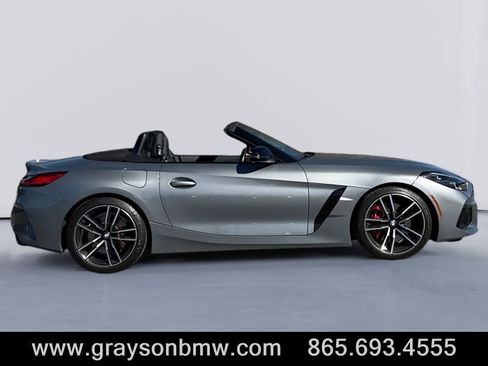Used 2024 BMW Z4 M40i w/ Premium Package image 2