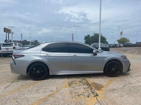 Used 2022 Toyota Camry XSE FWD image 5
