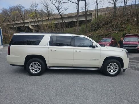Used 2015 GMC Yukon XL SLT w/ Open Road Package AWD/4WD image 2