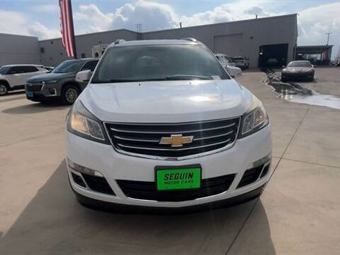 Used 2017 Chevrolet Traverse LT image 3