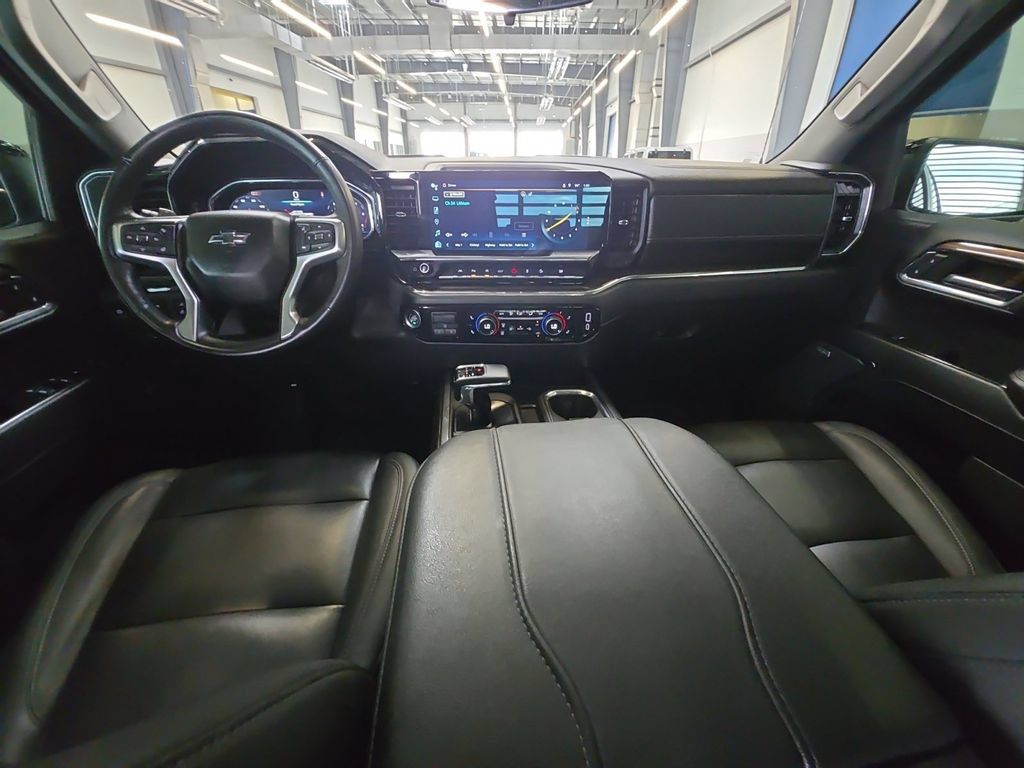 Used 2024 Chevrolet Silverado 1500 LT Trail Boss w/ LT Trail Boss Premium Package AWD/4WD image 21