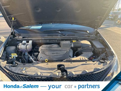 Used 2023 Chrysler Voyager LX image 13