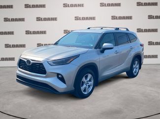 Used 2023 Toyota Highlander LE AWD/4WD video 1