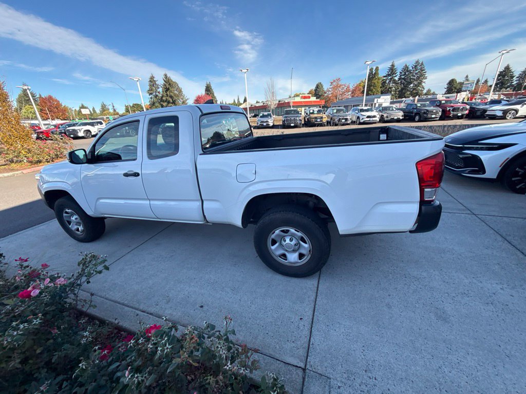 Used 2017 Toyota Tacoma SR RWD image 8
