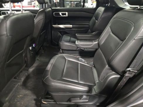 Used 2022 Ford Explorer XLT w/ Equipment Group 202A AWD/4WD image 13