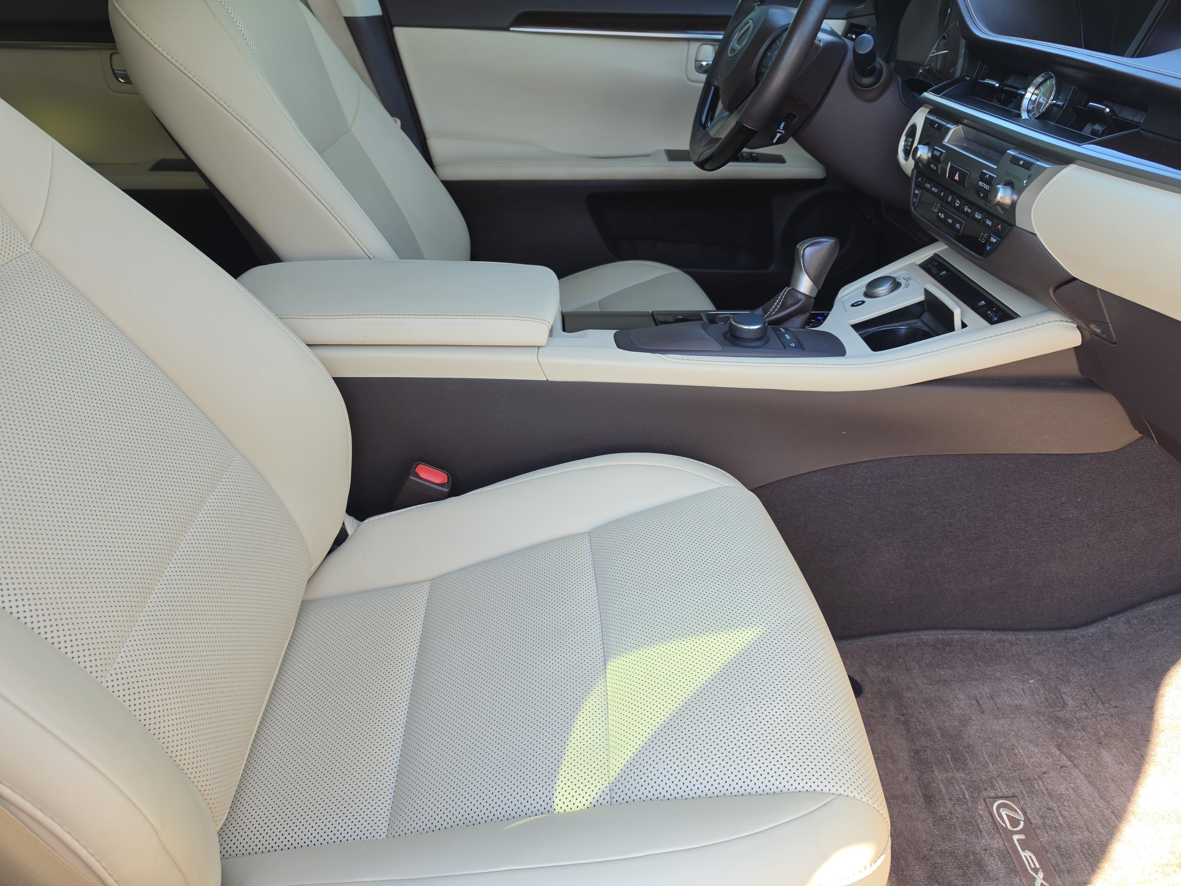 Used 2016 Lexus ES 350 w/ Premium Package w/Wood Trim FWD image 12