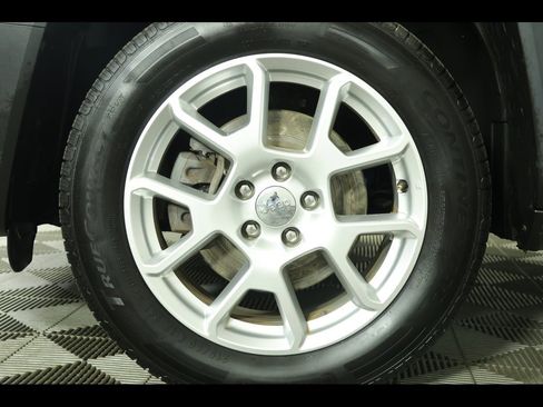 Used 2019 Jeep Renegade Latitude w/ Safety & Security Group II image 12