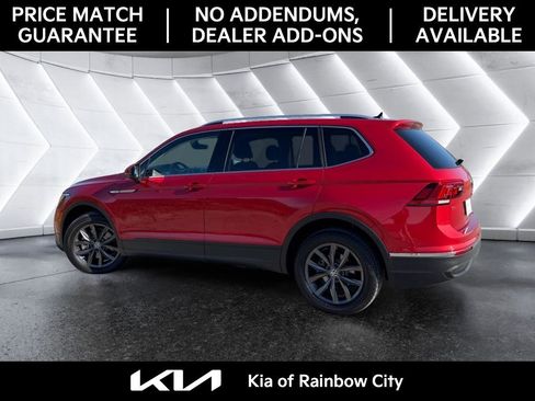 Used 2023 Volkswagen Tiguan SE w/ Panoramic Sunroof Package image 7