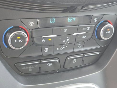 Used 2017 Ford C-MAX Energi SE FWD image 32