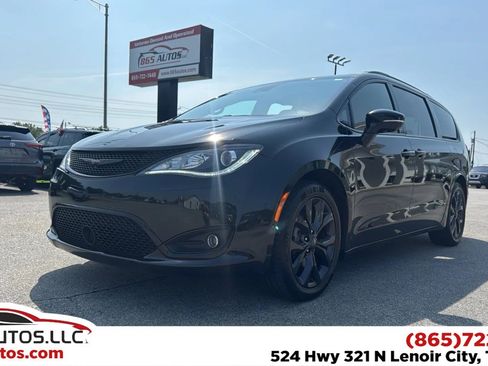 Used 2020 Chrysler Pacifica Limited w/ Quick Order Package 27H Red S FWD image 1