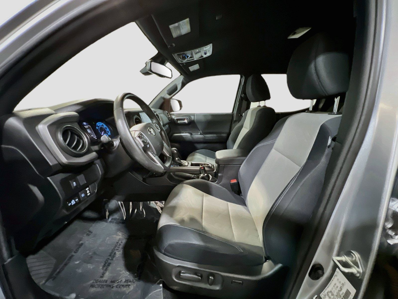 Used 2022 Toyota Tacoma TRD Off-Road w/ Technology Package AWD/4WD image 14