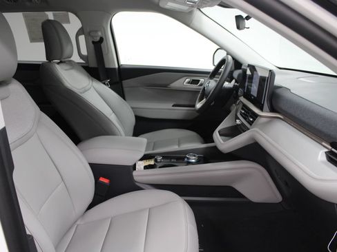 New 2026 Ford Explorer Active w/ Active Comfort Package RWD image 28