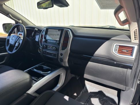 Used 2021 Nissan Titan SV w/ SV Convenience Package RWD image 13