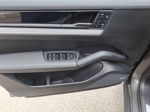 Certified 2024 Porsche Cayenne image 25