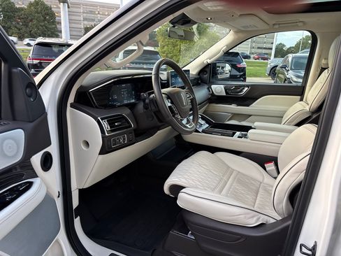 Certified 2024 Lincoln Navigator Black Label image 24