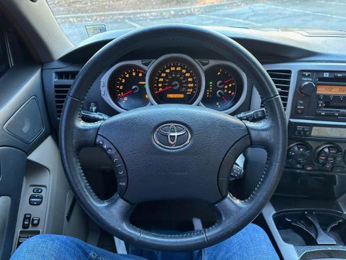 Used 2005 Toyota 4Runner Limited image 25