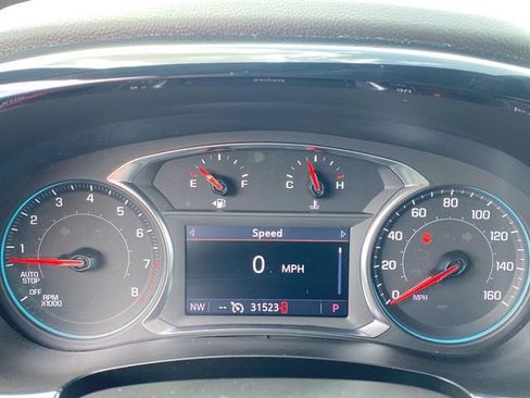 Used 2023 Chevrolet Traverse LT FWD image 11
