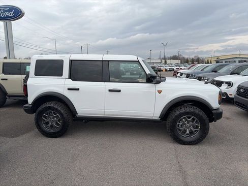 New 2025 Ford Bronco Badlands image 7