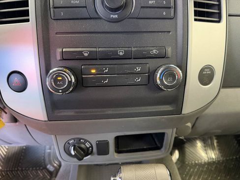 Used 2009 Nissan Frontier SE w/ SE Value Truck Pkg AWD/4WD image 14