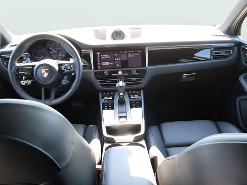Used 2026 Porsche Macan AWD/4WD image 19