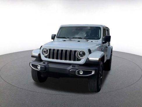 Used 2025 Jeep Wrangler Sahara image 4