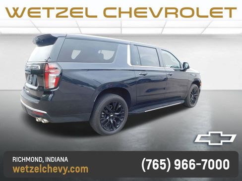 Used 2023 Chevrolet Suburban Premier w/ Advanced Technology Package AWD/4WD image 3