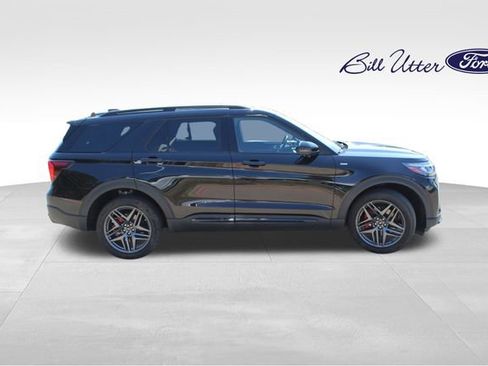 Used 2025 Ford Explorer ST-Line w/ ST-Line Street Pack AWD/4WD image 4