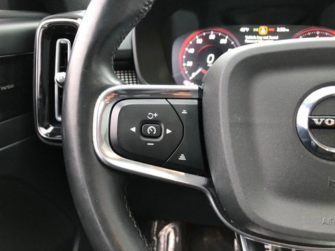 Used 2022 Volvo XC40 T5 R-Design w/ Advanced Package image 22