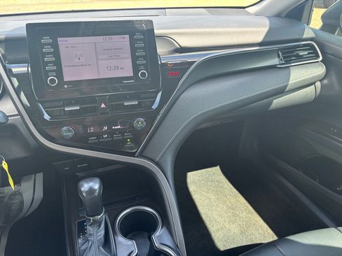 Used 2021 Toyota Camry SE image 10