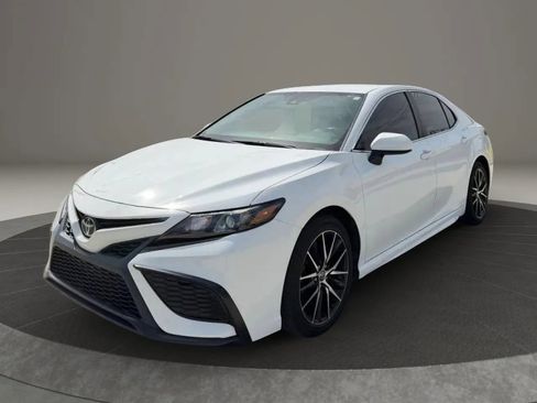 Used 2021 Toyota Camry SE FWD image 3