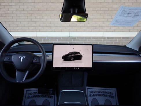 Used 2023 Tesla Model Y Long Range AWD/4WD image 30