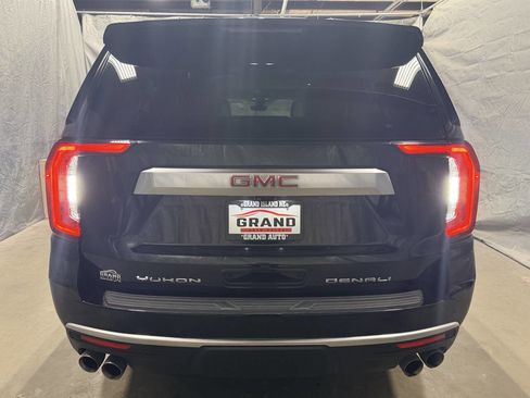 Used 2022 GMC Yukon XL Denali w/ Denali Premium Package image 7