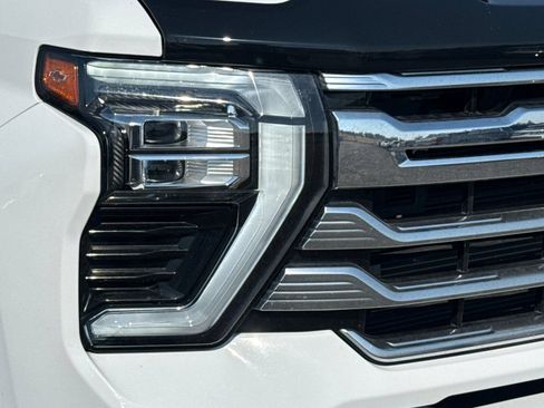 Used 2025 Chevrolet Silverado 2500 High Country w/ High Country Premium Package AWD/4WD image 44