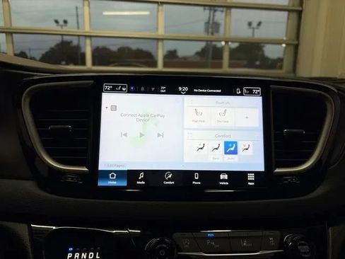 Used 2025 Chrysler Pacifica Select FWD image 23