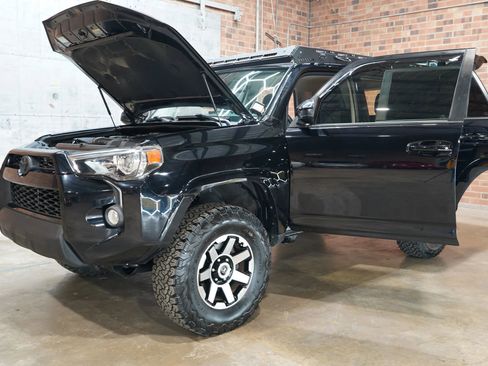 Used 2017 Toyota 4Runner TRD Off-Road image 28