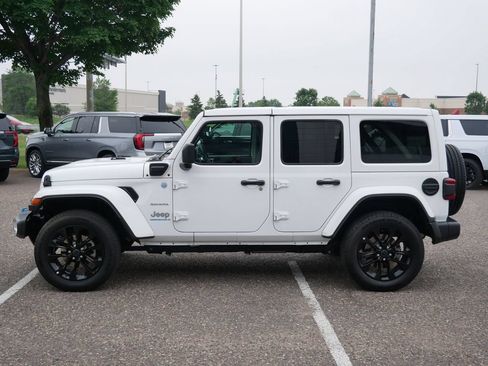 Used 2024 Jeep Wrangler Unlimited Sahara AWD/4WD image 6