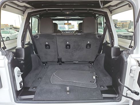 Used 2019 Jeep Wrangler Unlimited Sahara w/ Safety Group image 30