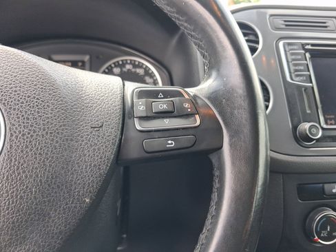 Used 2017 Volkswagen Tiguan S image 18