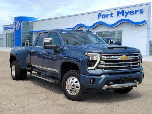 Used 2024 Chevrolet Silverado 3500 High Country w/ Technology Package AWD/4WD image 1