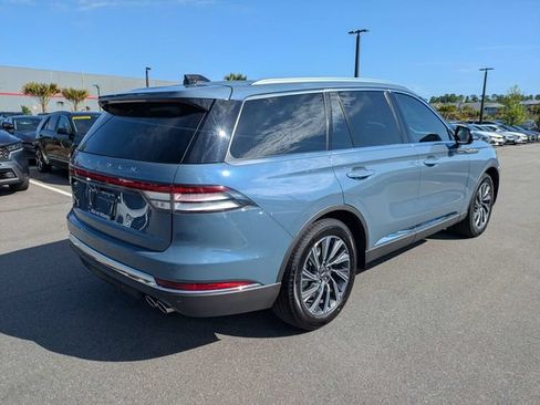 Used 2025 Lincoln Aviator 2WD image 3