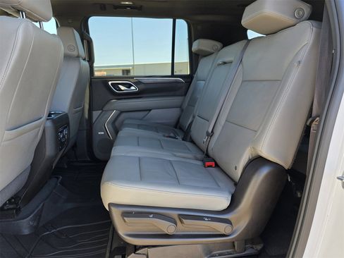 Used 2023 Chevrolet Suburban Z71 w/ Luxury Package image 25