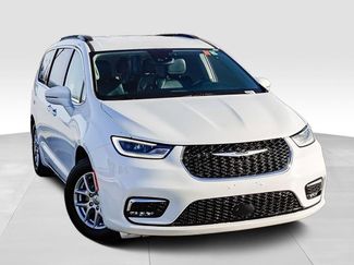 Used 2022 Chrysler Pacifica Touring-L FWD video 2