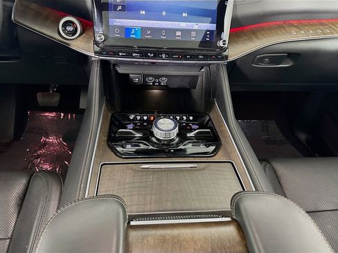 Used 2024 Jeep Grand Wagoneer L 4WD image 35