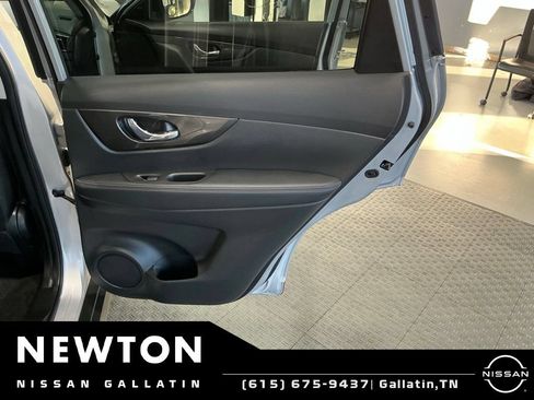 Used 2019 Nissan Rogue SV w/ Sun & Sound Touring Package FWD image 38