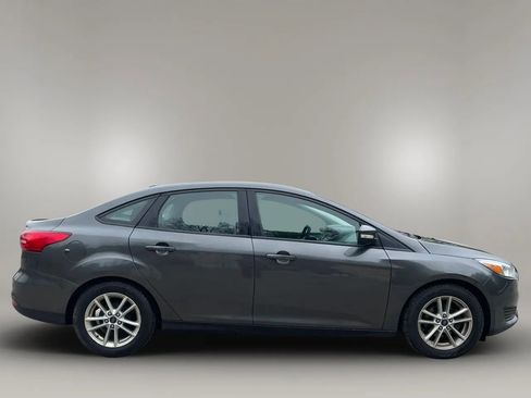 Used 2015 Ford Focus SE w/ Reverse Sensing Package image 16