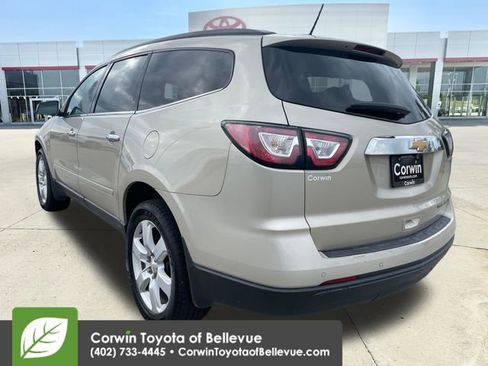 Used 2016 Chevrolet Traverse LT w/ Style and Technology Package FWD image 5